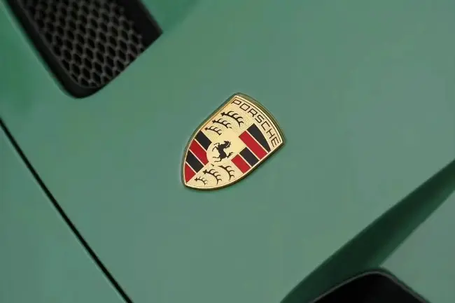 Envolvente de carrocería vintage verde