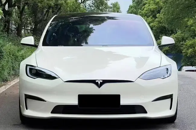 pepper white car body wrap