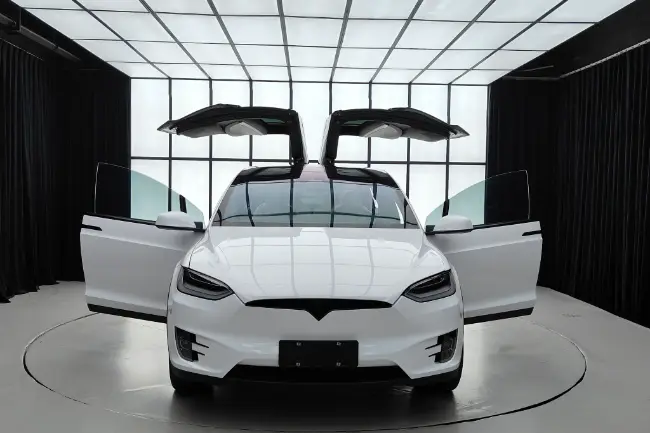 gloss white car body wrap